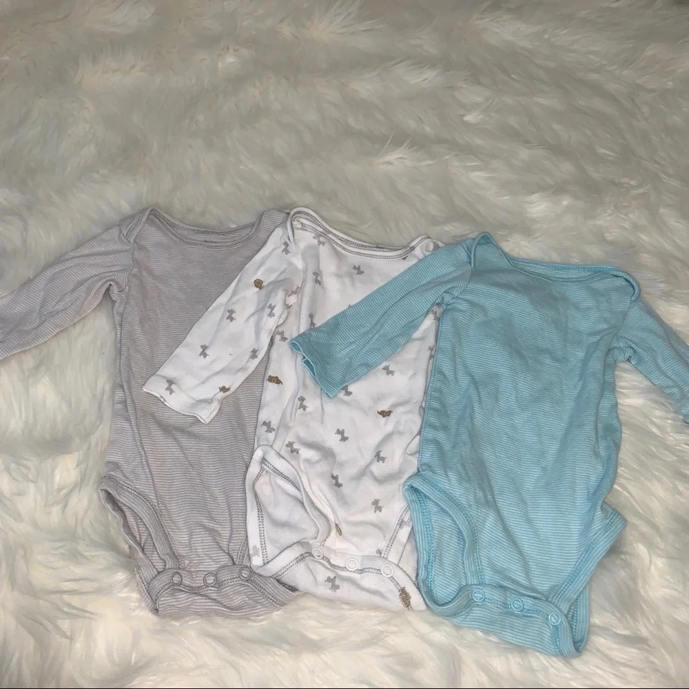 Long sleeve bodysuit bundle — 3-6 months